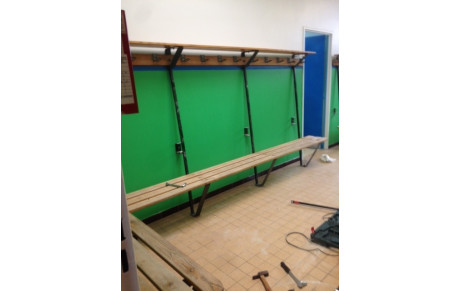 DES VESTIAIRES COMME NEUFS 